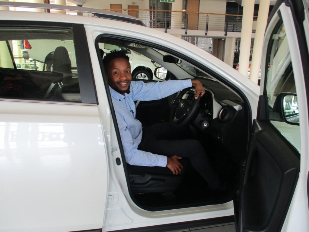 Siphiwe Motloung – New Car Employee of the Month | CMH Toyota Melrose