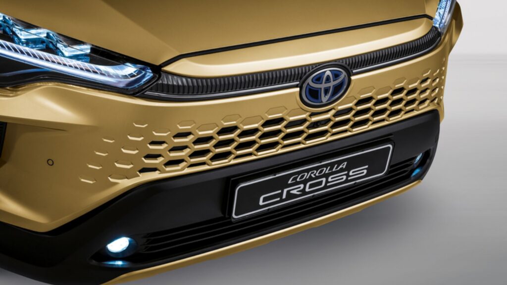 CMH Toyota Umhlanga - Corolla Cross XR Hybrid - Close up front exterior image 1 (4)